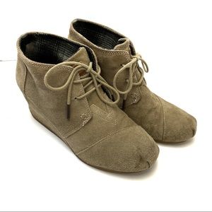 Toms Suede Wedge Bootie Taupe 8 Lace Up